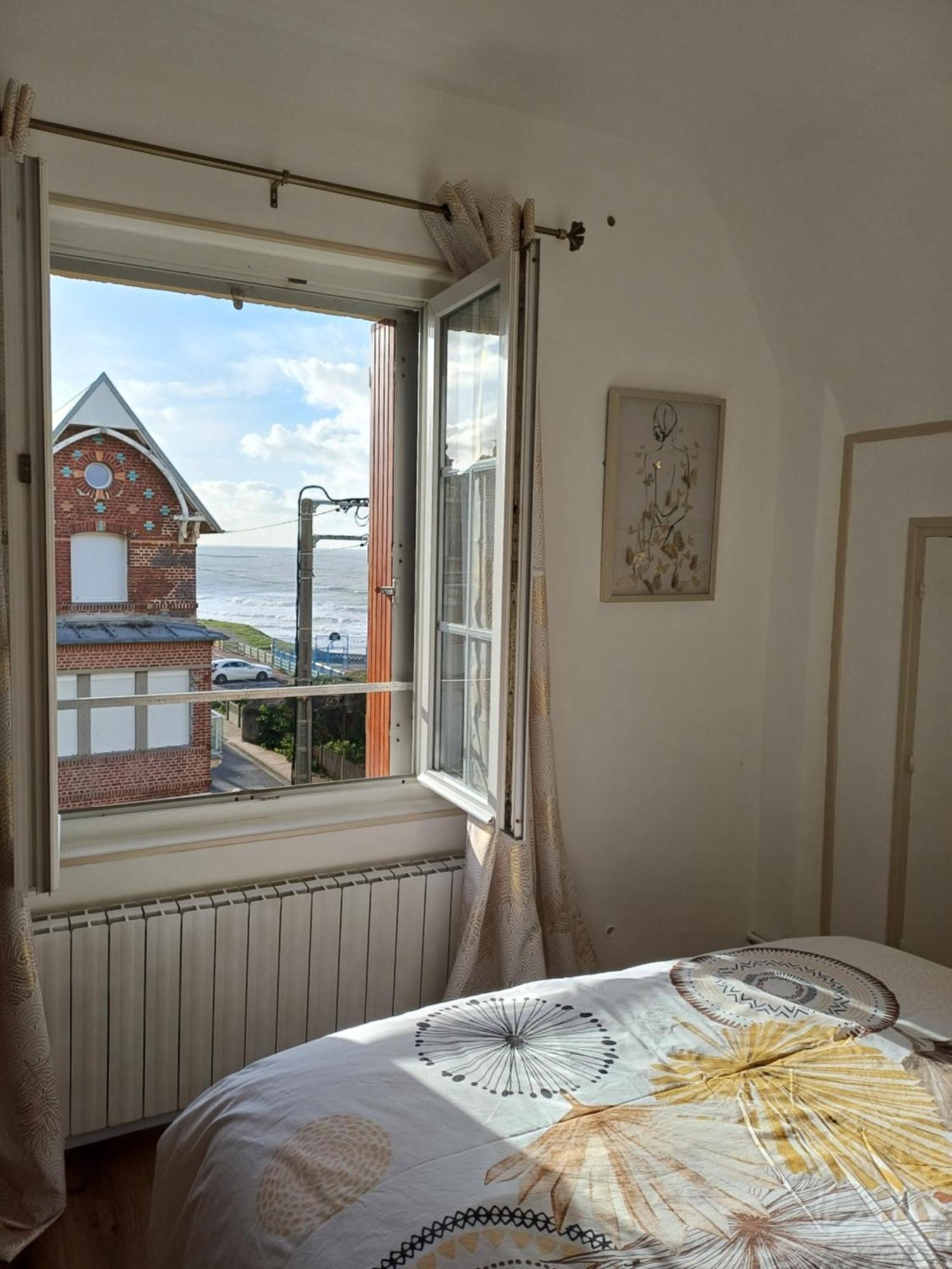 Au Gre Des Marees 2 Appartement Face A La Mer 2Eme Etage Ault Eksteriør bilde
