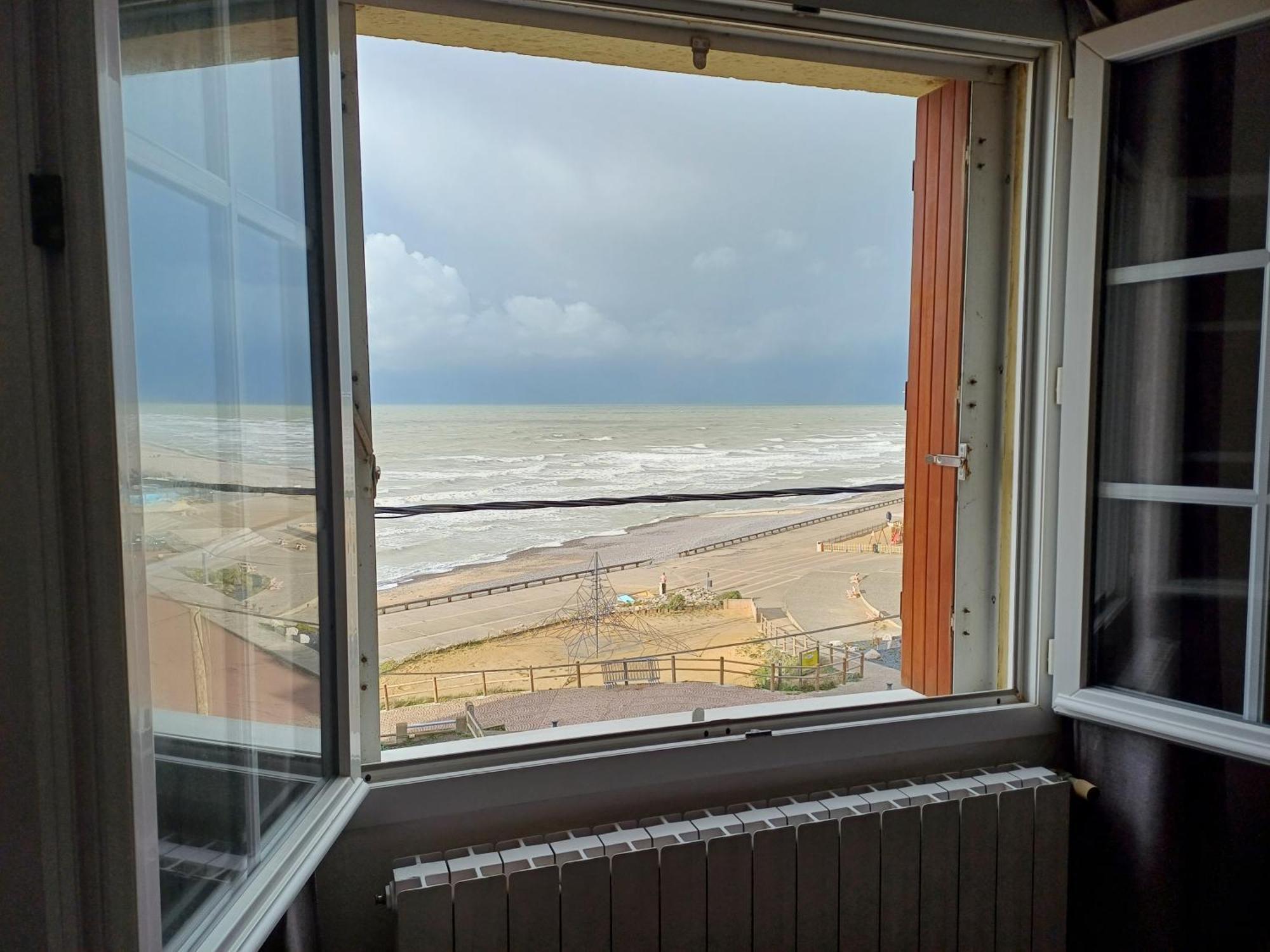 Au Gre Des Marees 2 Appartement Face A La Mer 2Eme Etage Ault Eksteriør bilde