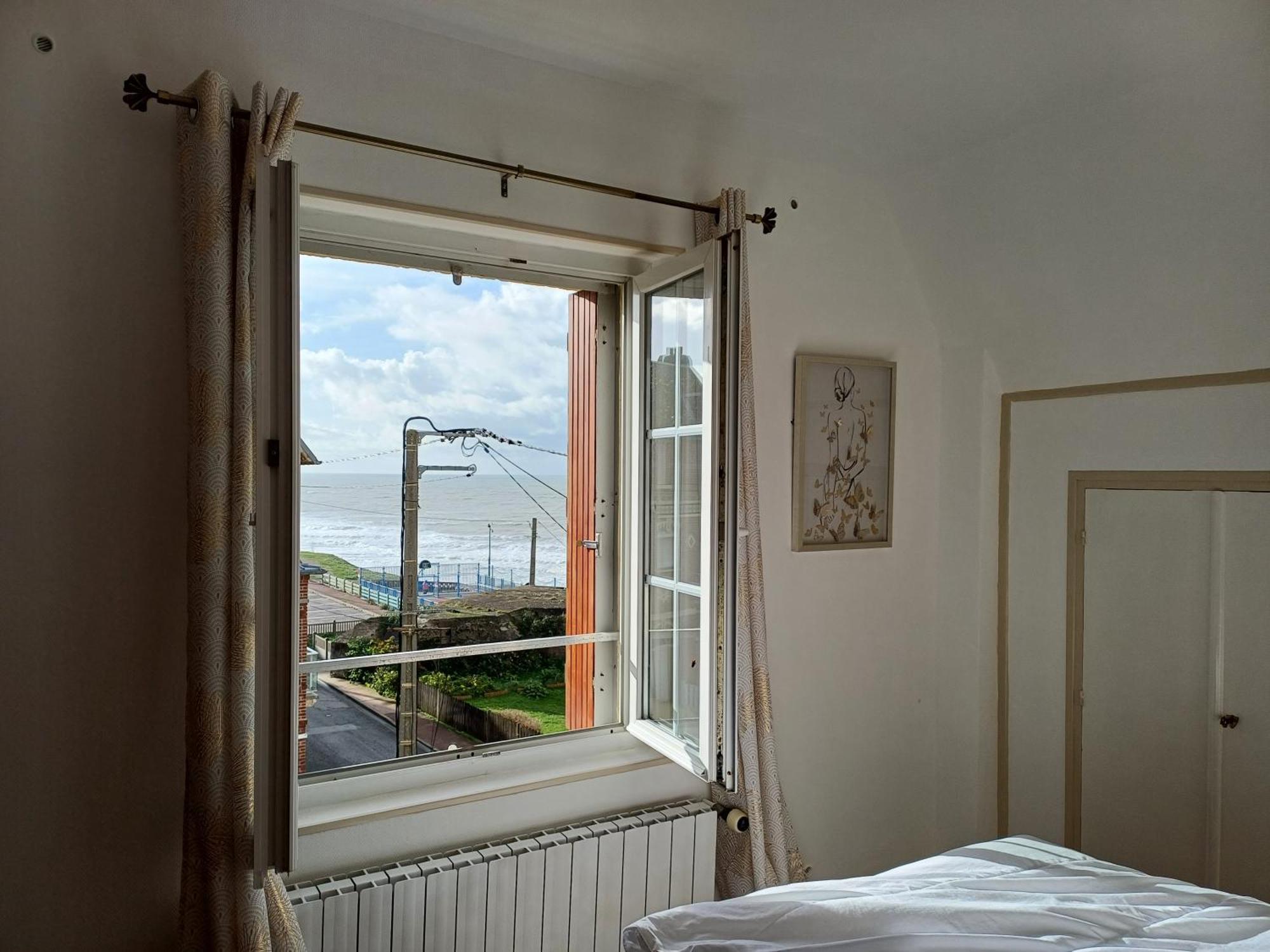 Au Gre Des Marees 2 Appartement Face A La Mer 2Eme Etage Ault Eksteriør bilde